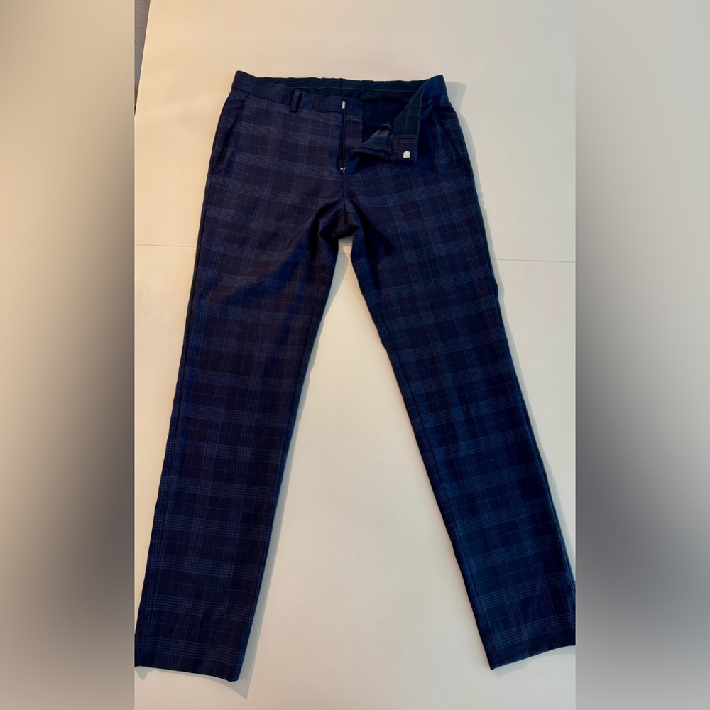 Hugo Boss Men’s Wool Trousers – Tailored Fit – Classic & Sophisticated
